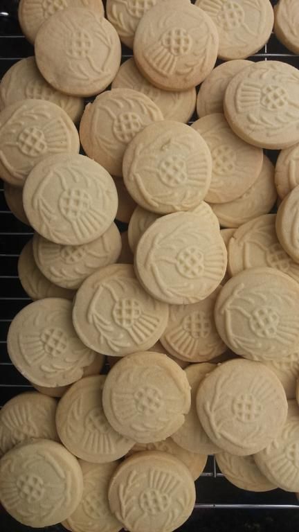 Scottish Shortbread 6 3/4 Mould. Traditional Wood Thistle Cookie Mold Hand  Carved in Braemar Scotland by J & I Crichton. 