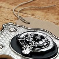 Kilt belt buckle for clan badge